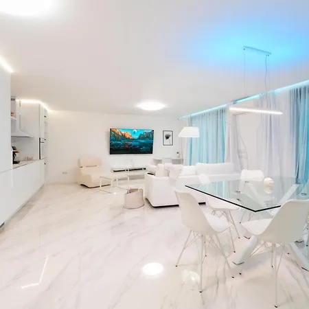 Emirates White Sensation Апартаменты София